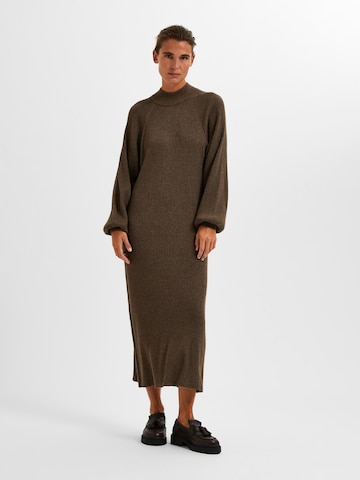SELECTED FEMME Gebreide jurk 'NAPPY' in Bruin