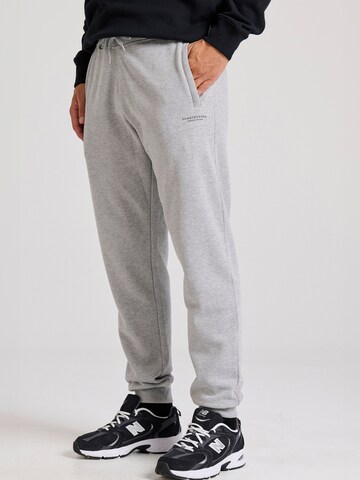 Funky Buddha Дънки Tapered Leg Панталон в сиво