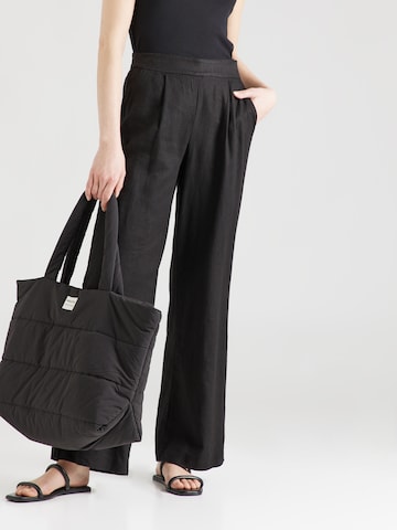 VILA Loose fit Pleat-Front Pants 'JOLANDA' in Black: front