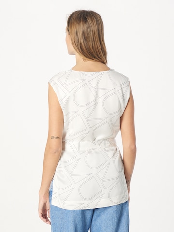 Calvin Klein - Blusa en blanco