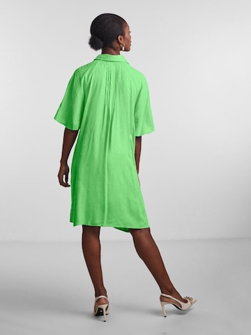 Y.A.S - Vestidos camiseiros 'FIRA' em verde