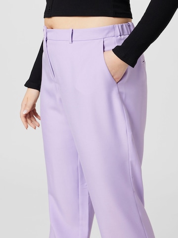 Regular Pantalon chino ONLY Carmakoma en violet