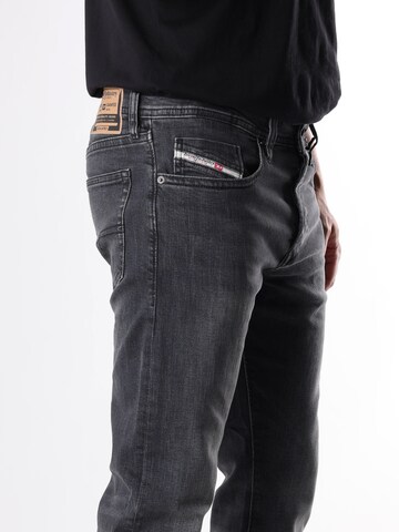 DIESEL - Tapered Calças de ganga 'BUSTER-X' em cinzento