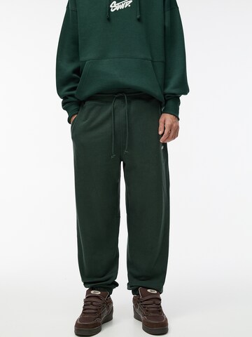 Pull&Bear Tapered Hose in Grün: Vorderseite
