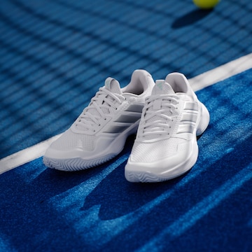 ADIDAS PERFORMANCE - Sapatilha de desporto 'GameCourt 3' em branco