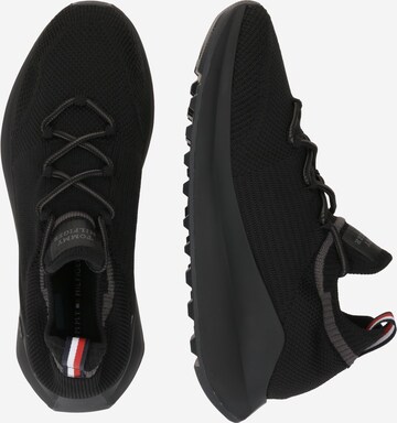 TOMMY HILFIGER Sneakers laag 'FUTURUNNER' in Zwart