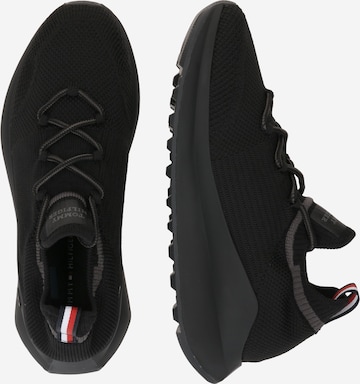 TOMMY HILFIGER - Zapatillas deportivas bajas 'FUTURUNNER' en negro