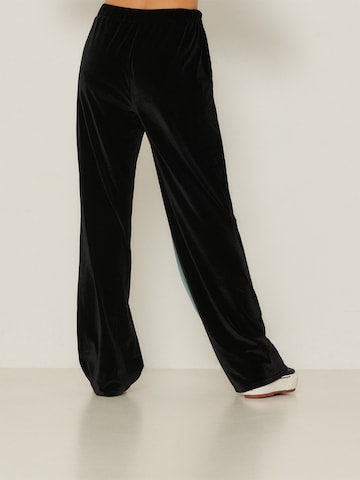 ABOUT YOU x Sofia Tsakiridou Wide leg Broek 'Olivia' in Zwart