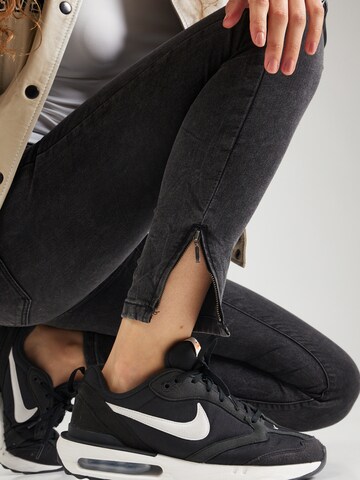 Coupe slim Jean 'ALIA' VERO MODA en noir