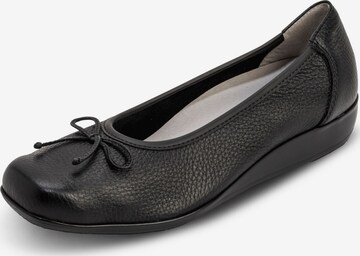 VITAFORM Ballet Flats in Black: front