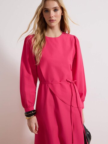 Trendyol Платье в Ярко-розовый