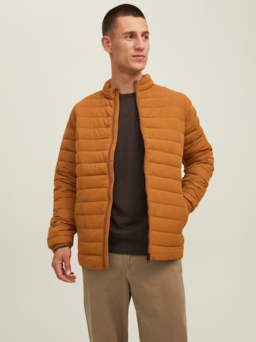 Veste mi-saison JACK & JONES en marron : devant