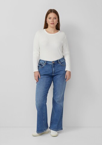 QS Flared Jeans in Blauw