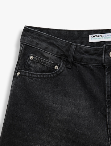 Koton Regular Shorts in Schwarz