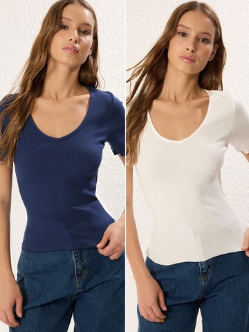 T-shirt Trendyol en beige : devant