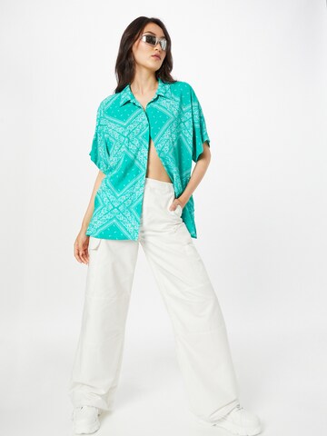 ABOUT YOU x Antonia Blouse 'Fergie' in Green