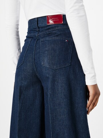 TOMMY HILFIGER Wide Leg Jeans med lægfolder i blå