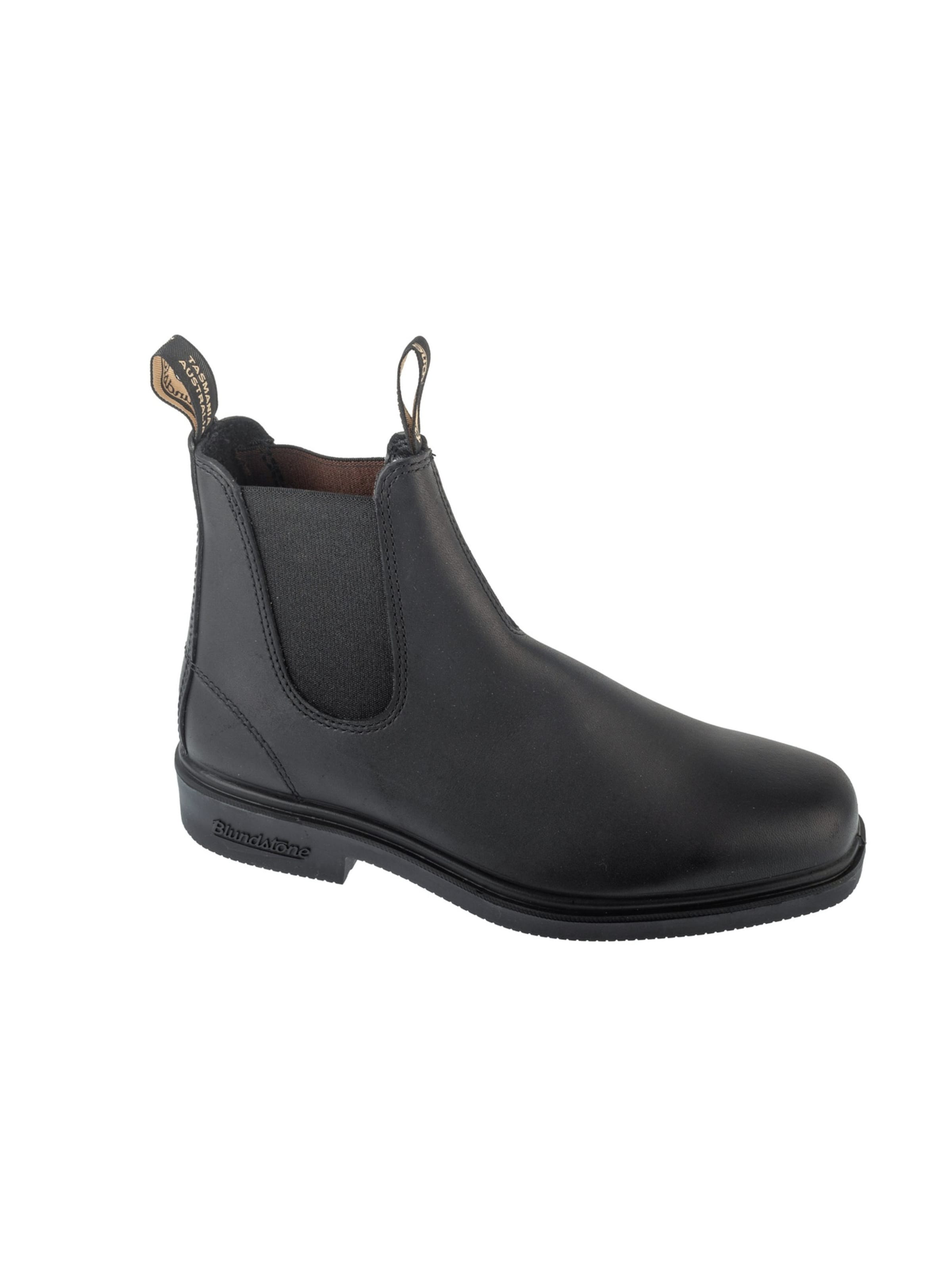 Blundstone Booties in Black: front