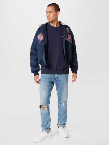 Tommy Jeans كنزة رياضية بلون أزرق