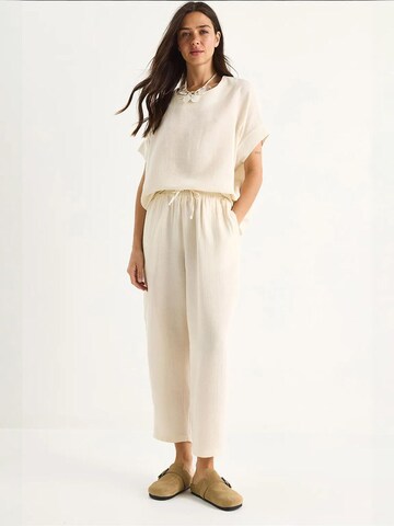 Bianco Lucci Loungewear in Beige: front