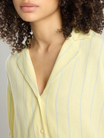 America Today Blouse in Geel