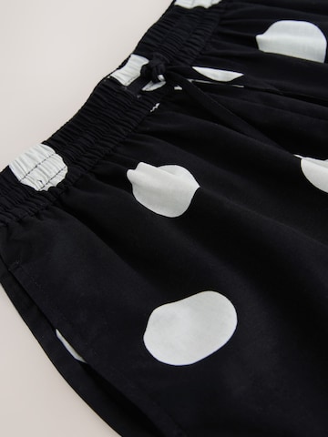 Next Regular Shorts in Schwarz