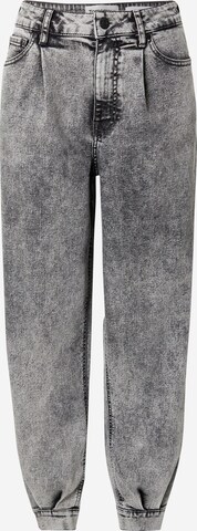 TOMORROW Tapered Pleat-front jeans 'Bill' in Grey: front