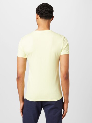 T-Shirt GUESS en jaune