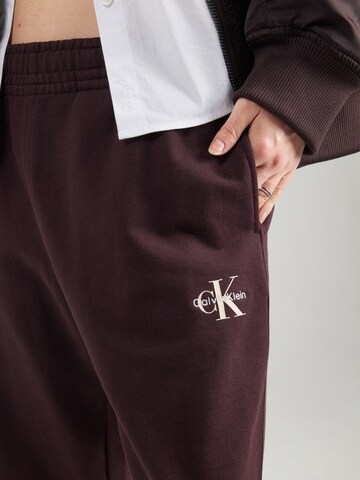 Effilé Pantalon Calvin Klein Jeans en violet