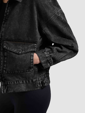 khujoPrijelazna jakna 'Nelina' - crna boja