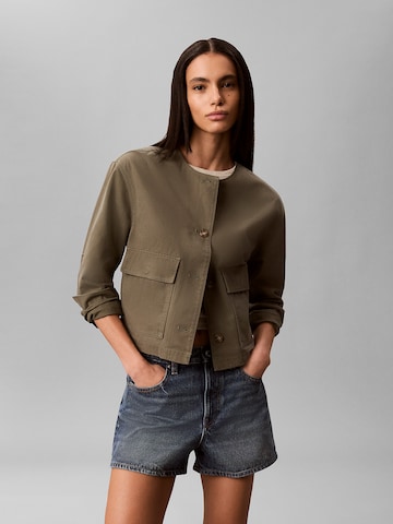 Calvin Klein Jeans Tussenjas in Groen: voorkant