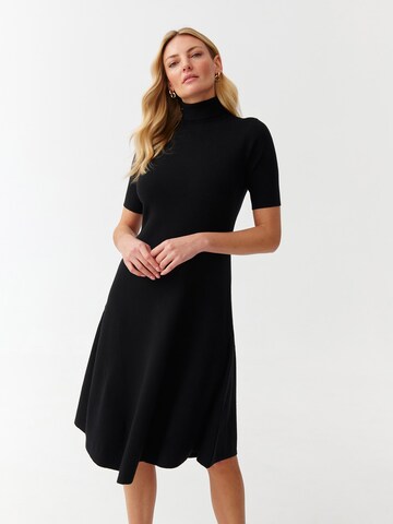 TATUUM - Vestido de punto 'Kiomi' en negro