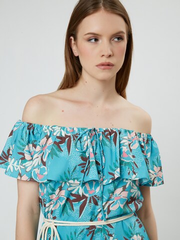 Rochie de la Influencer pe albastru