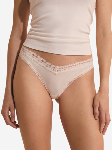 ETAM String 'Power' in Beige: Vorderseite