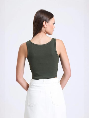 Hiccup Top in Green