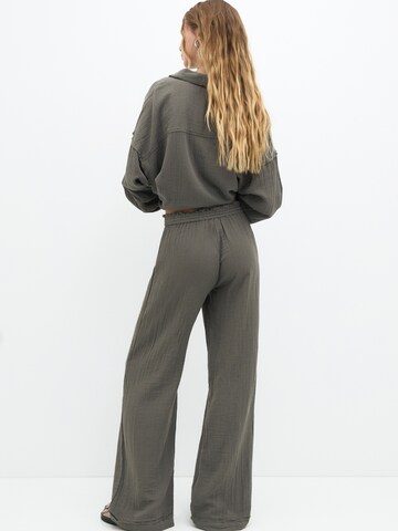 Pull&Bear Wide leg Trousers in Grey
