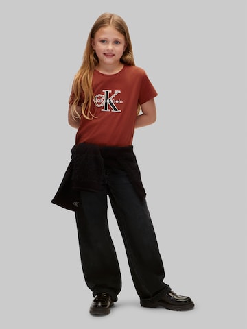 Calvin Klein Jeans T-Shirt 'SEASONAL' in Braun