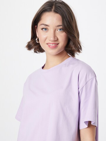 PIECES - Camiseta talla grande 'Rina' en lila