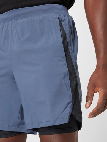 UNDER ARMOUR Regularen Športne hlače 'Launch' | siva barva