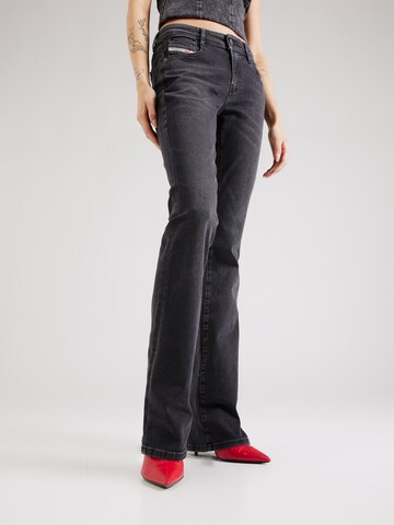 DIESEL Flared Jeans '1969 D-EBBEY' in Schwarz: Vorderseite