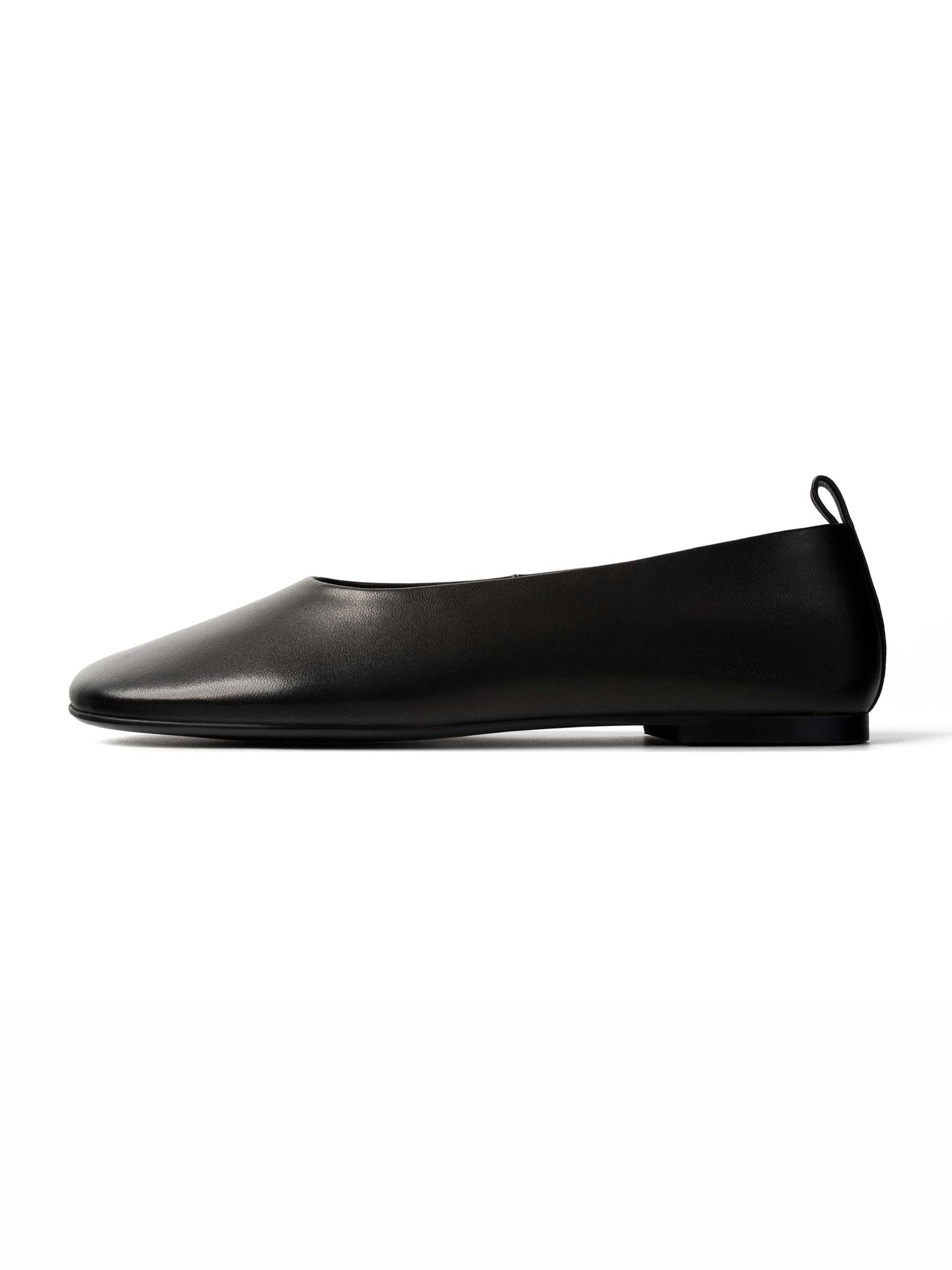L37 HANDMADE SHOES Slip-ons 'HARMONY STEPS' in Black: front