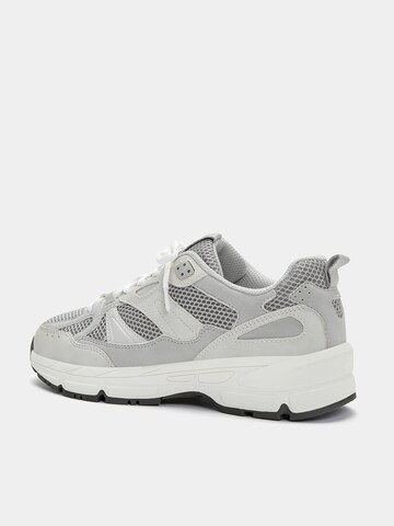 Pull&Bear Sneaker low i grå