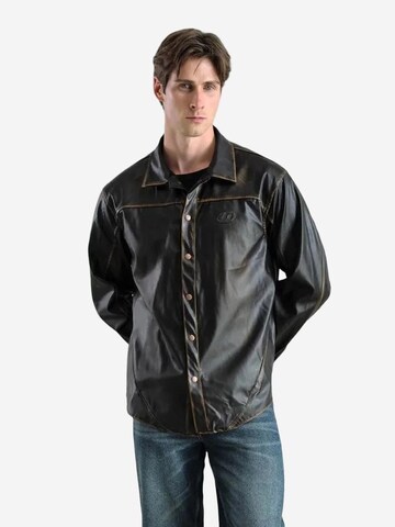 Giesto Comfort fit Button Up Shirt in Black: front