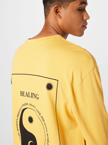 ABOUT YOU Limited - Camisa 'Jay' em amarelo