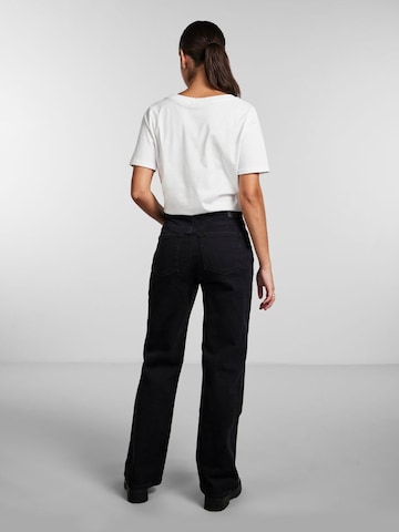 PIECES Regular Jeans 'Holly' in Black
