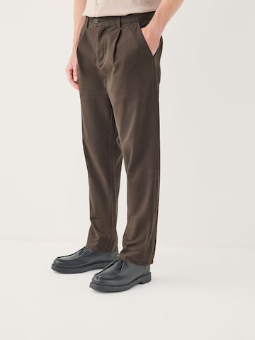 Next Tapered Lærredsbukser i brun