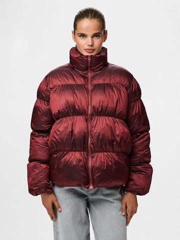 PIECES - Chaqueta de invierno 'PCMilla' en rojo: frente
