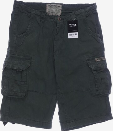 ALPHA INDUSTRIES Shorts in 31 in Green: front