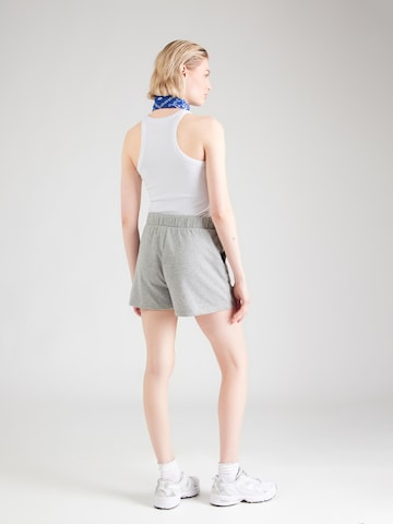 Regular Pantalon 'PCCHILLI' PIECES en gris