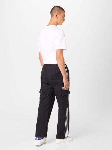 ADIDAS ORIGINALS Свободный крой Брюки-карго 'Adicolor Classics' в Черный